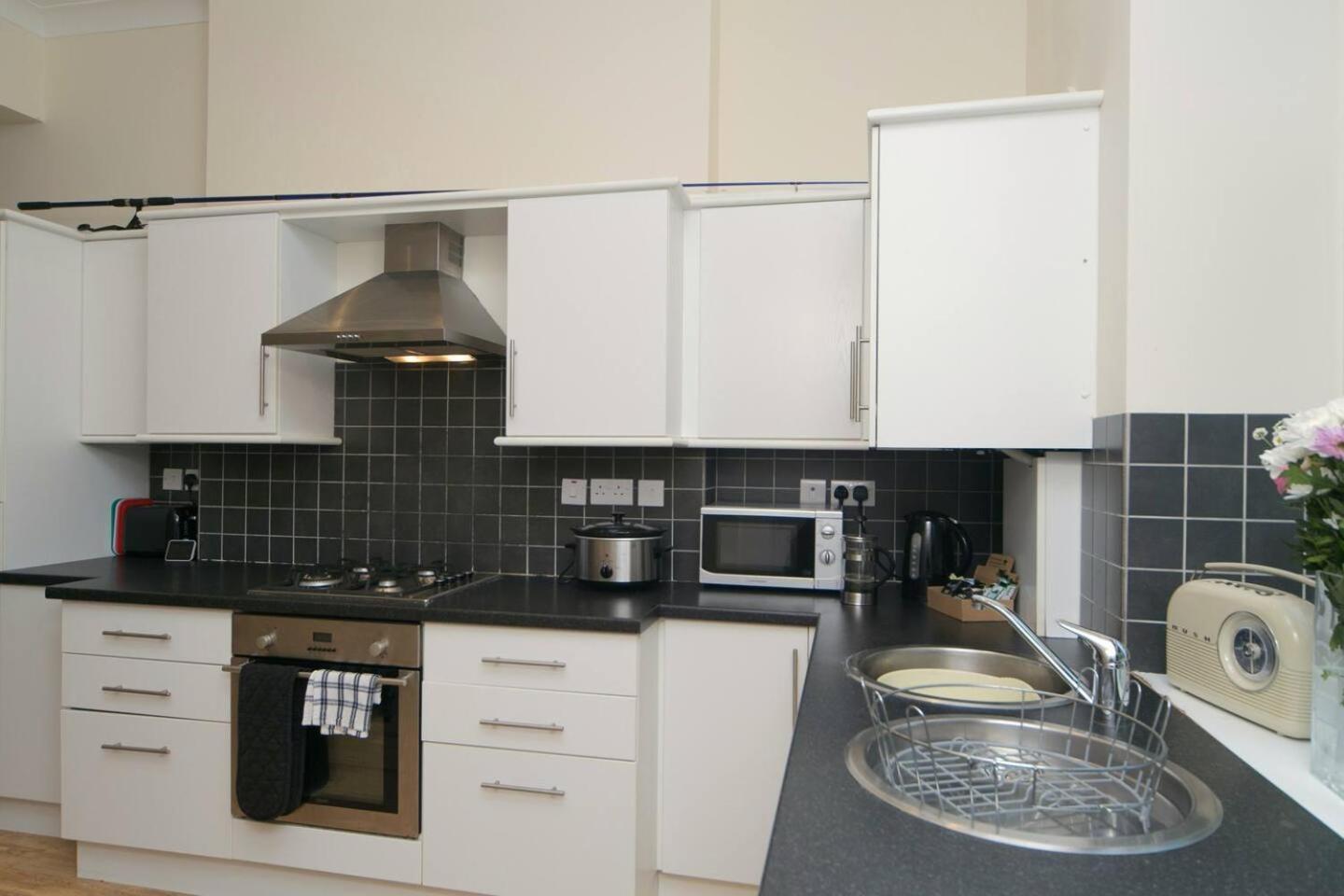 Pass The Keys Hafan Stylish 2 Bedroom Sea View Apartment Pwllheli Extérieur photo