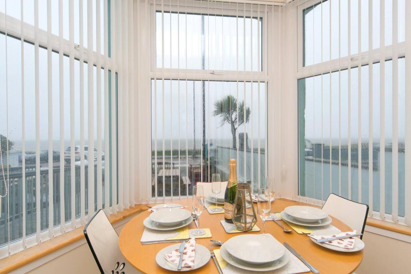 Pass The Keys Hafan Stylish 2 Bedroom Sea View Apartment Pwllheli Extérieur photo
