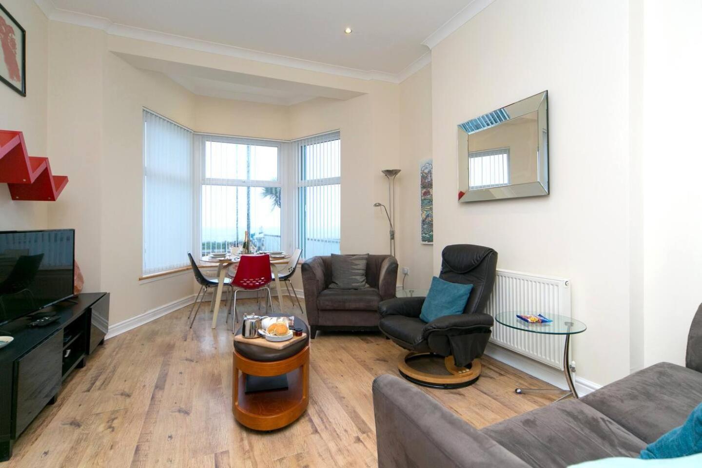 Pass The Keys Hafan Stylish 2 Bedroom Sea View Apartment Pwllheli Extérieur photo