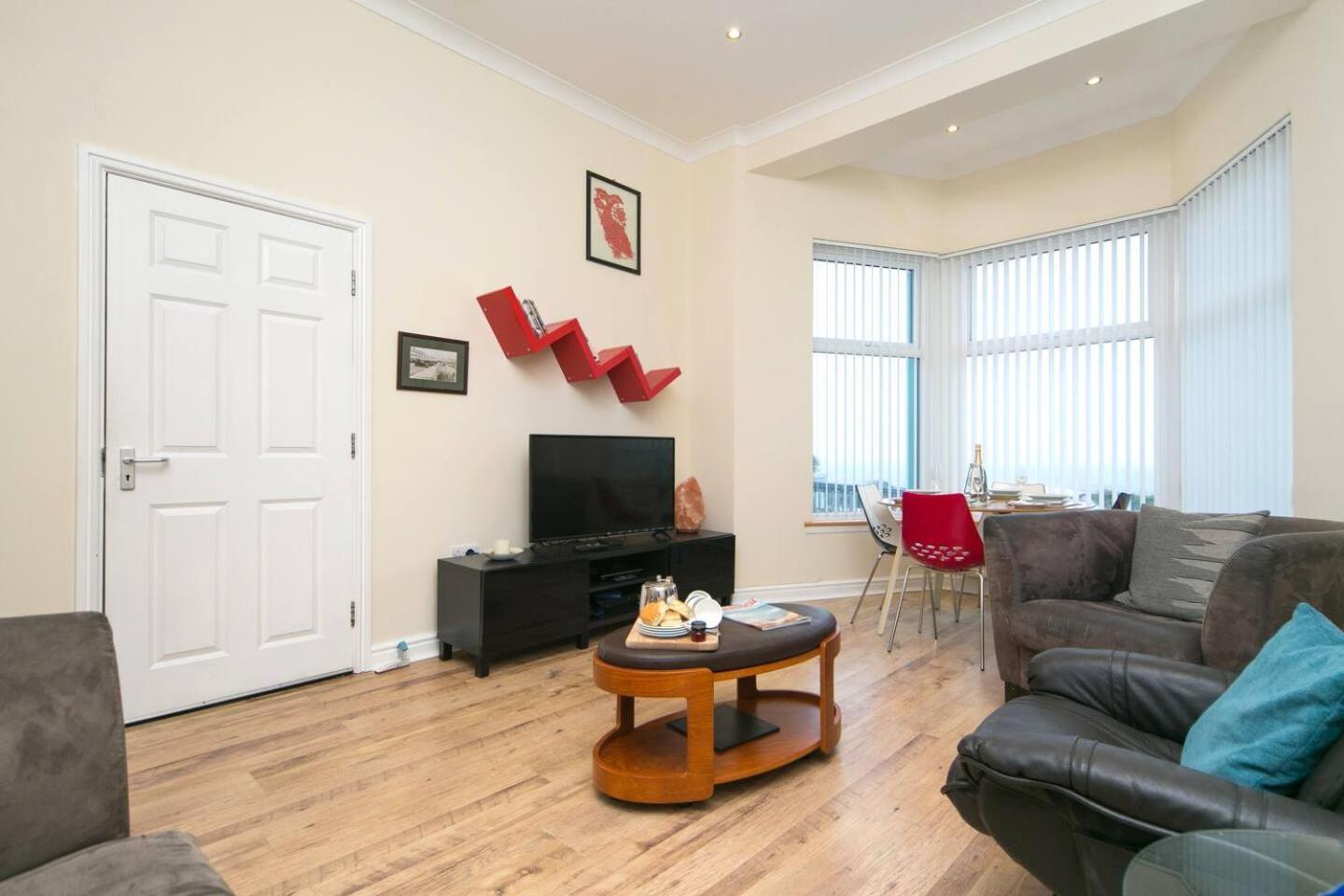 Pass The Keys Hafan Stylish 2 Bedroom Sea View Apartment Pwllheli Extérieur photo